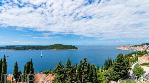 EXCLUSIVE SALE! Apartment app. 45m2 with beautiful sea view and Old Town view | Near beach | Dubrovnik